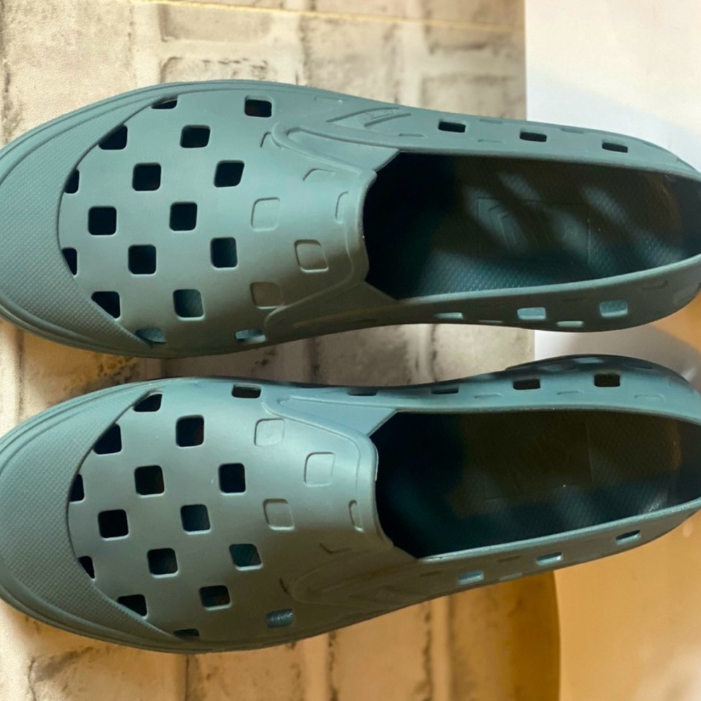 VANS “Off-the-wall” Unisex Slip-On Shoes - Army Green